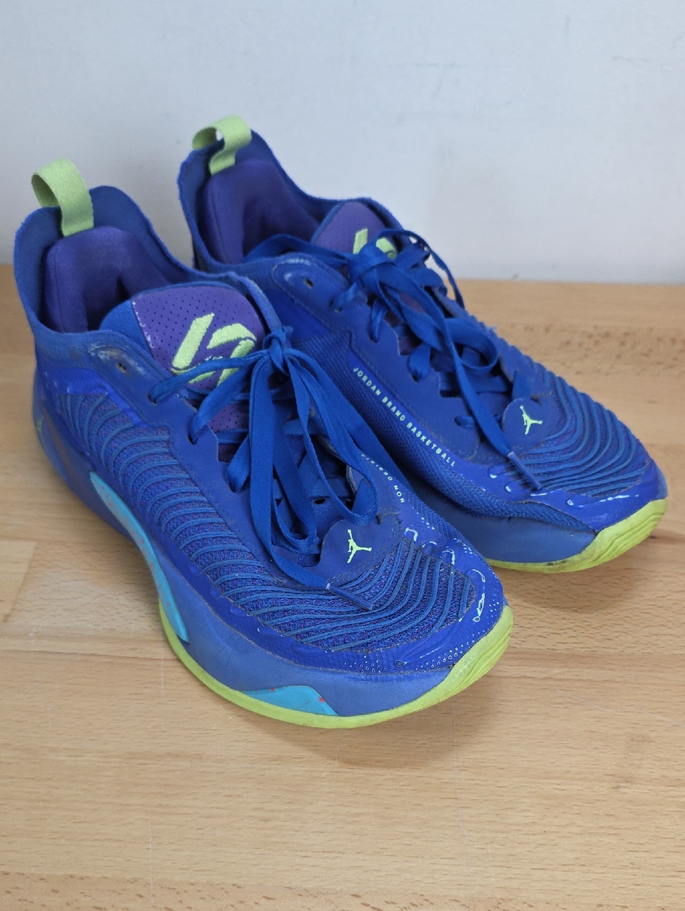 Nike Blue with Neon Green Accent Basketball Shoes Size 7Y Used